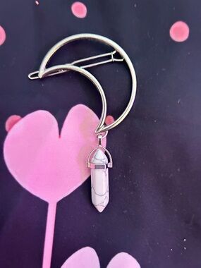 Stylist Silver-tone hair clip with White Howlite Point Charm
